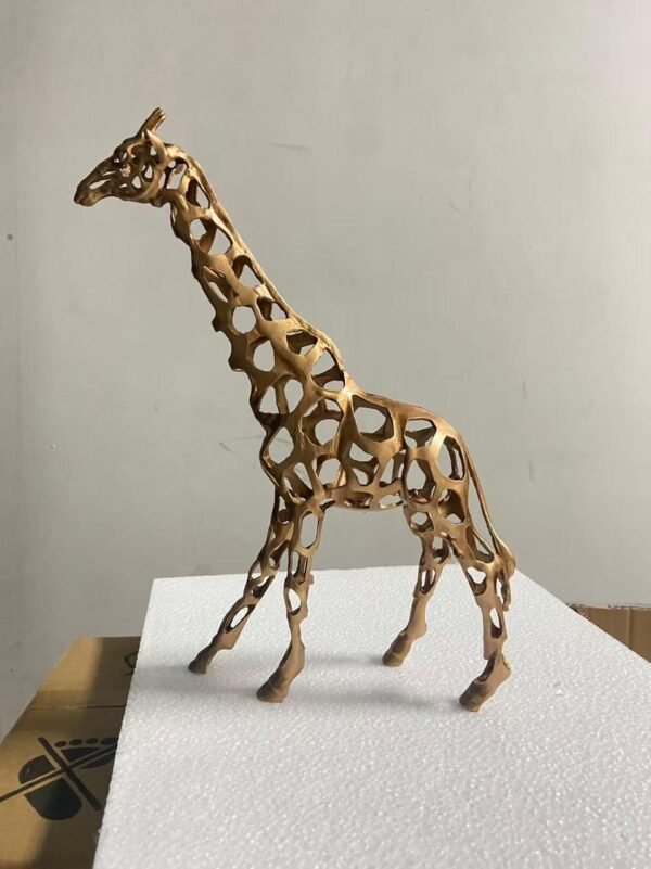 Giraffe metal sculpture